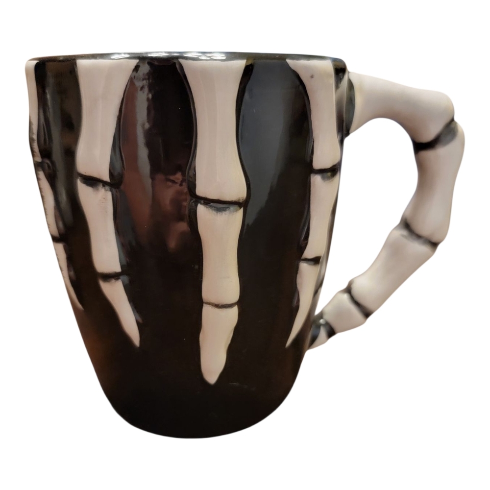Spooky Hollow Skeleton Hand Mug Black White Excellent Halloween Gothic 3D‎ Bone